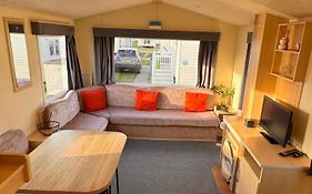 3 Bed Caravan 8 Berth Pet Friendly Parking